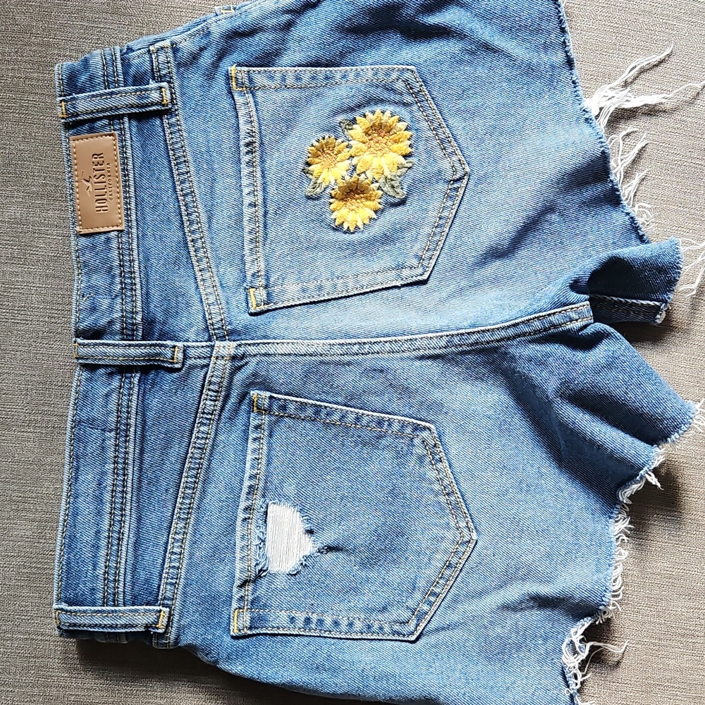 Hollister High Rise Vintage Short 4" size 1 w 25